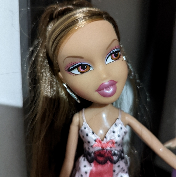 Bratz Yasmin Sleepover - Picture 2 of 2